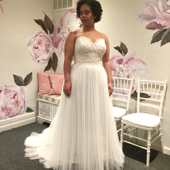 PLUS SIZE WTOO WEDDING GOWN! - Picture 2 of 8